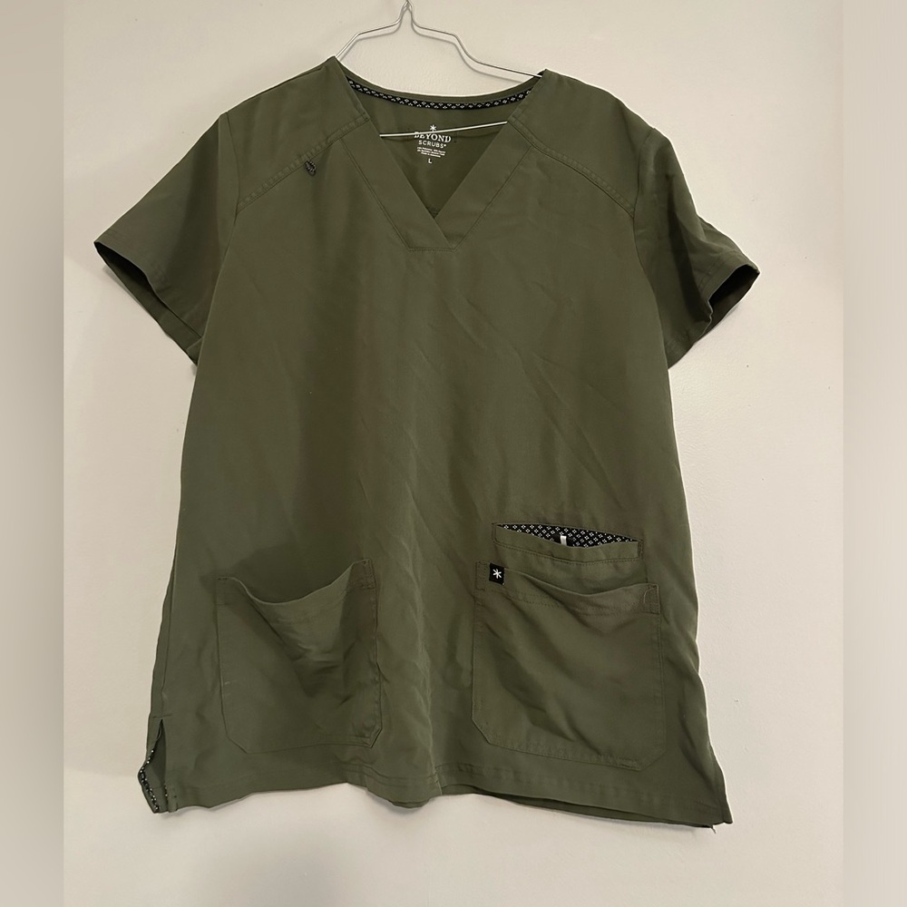 Beyond scrubs top. Good condition
